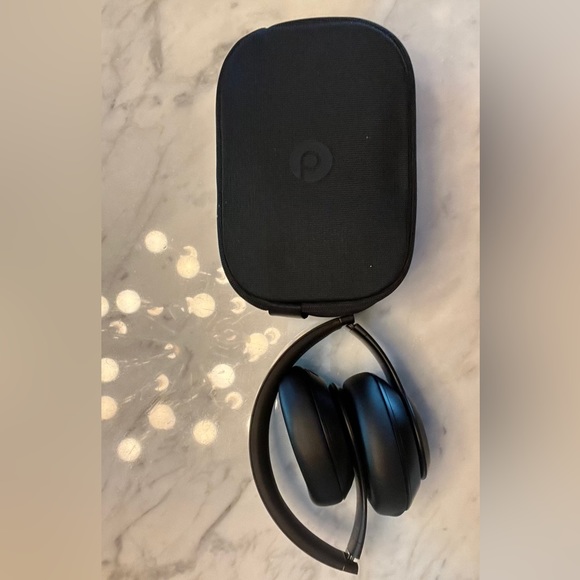 Beats by Dre Studio Pro Wireless Noise Cancelling Over the Ear Headphones Black - Picture 3 of 4